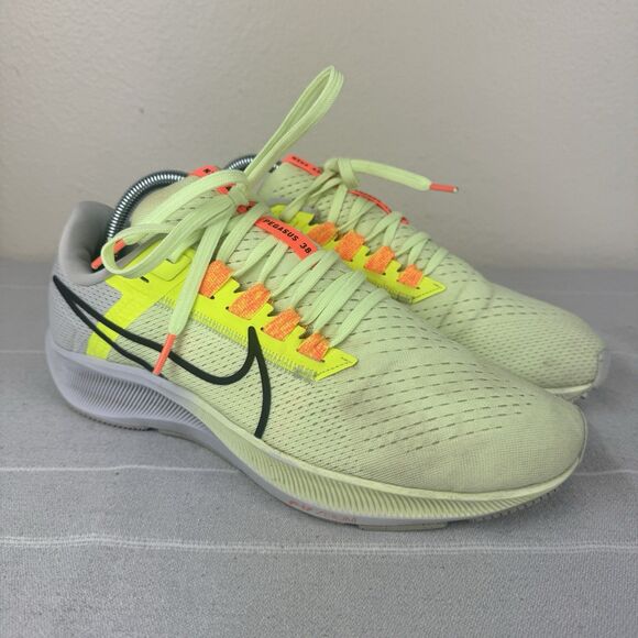 Men’s Nike Air Zoom Pegasus 38 Athletic Shoe Lace Up Sneaker Barely Volt 9.5 - Picture 1 of 11